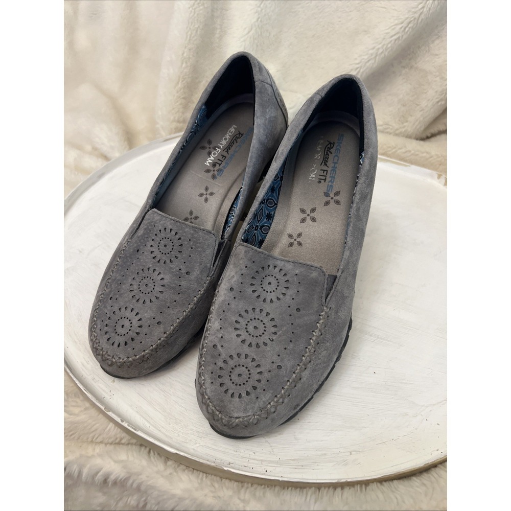 Skechers Shoes Women's Size  8 Gray Leather Relaxed Fit Slip On Loafers comfy